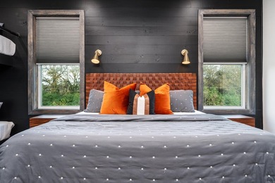 Large riverfront cabin in Glenwood, AR that sleeps everyone and - photo 24