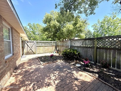 Impeccably maintained 1786 sq ft brick ranch offering versatile - photo 25