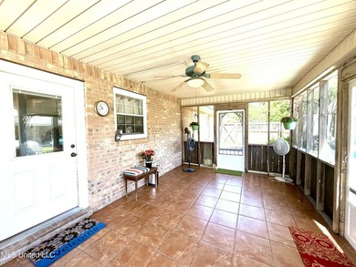 Impeccably maintained 1786 sq ft brick ranch offering versatile - photo 27