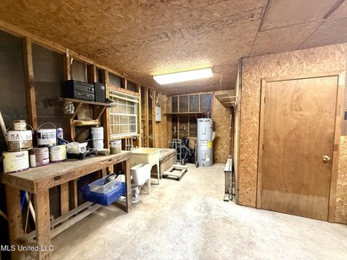 Impeccably maintained 1786 sq ft brick ranch offering versatile - photo 31