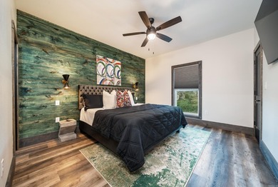 Large riverfront cabin in Glenwood, AR that sleeps everyone and - photo 32