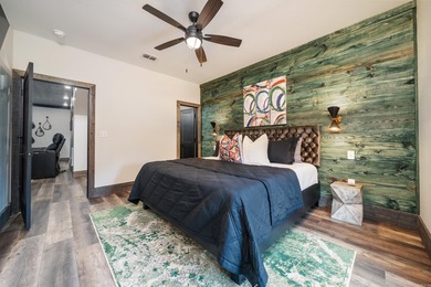 Large riverfront cabin in Glenwood, AR that sleeps everyone and - photo 33