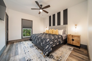 Large riverfront cabin in Glenwood, AR that sleeps everyone and - photo 36