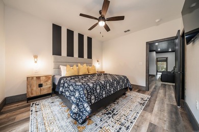 Large riverfront cabin in Glenwood, AR that sleeps everyone and - photo 38
