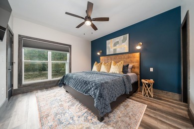 Large riverfront cabin in Glenwood, AR that sleeps everyone and - photo 43