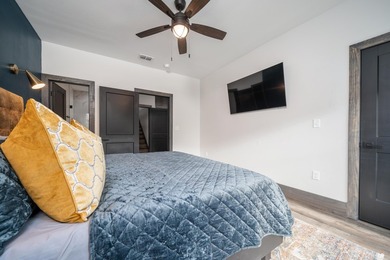 Large riverfront cabin in Glenwood, AR that sleeps everyone and - photo 44