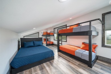 Large riverfront cabin in Glenwood, AR that sleeps everyone and - photo 47