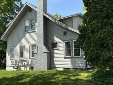 This 1920's Bungalow is a treasure.Though it has had many very - photo 3