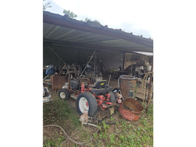 A unique property that had been used for a mechanic shop and - photo 11