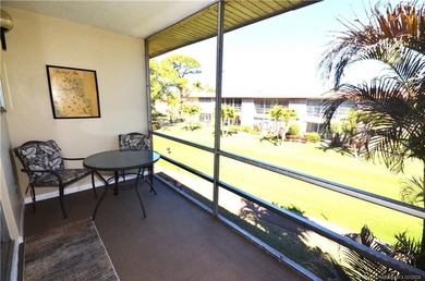 Wow! Act fast! FURNISHED, 2/2, corner unit, light & bright & - photo 12