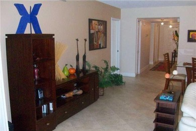 Stunning corner garden apartment completely updated, partially - photo 12