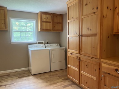 Charming lakefront 2 bedroom / 2 bath home in Cedar Bluff, AL - photo 19