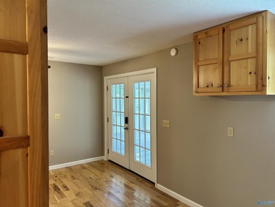 Charming lakefront 2 bedroom / 2 bath home in Cedar Bluff, AL - photo 20