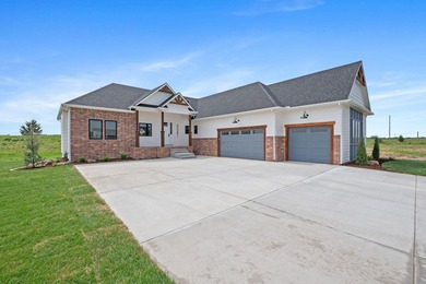 This beautiful custom-built home in The Coves features 3 - photo 3