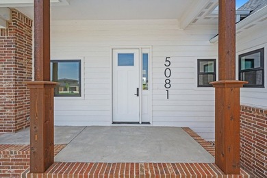 This beautiful custom-built home in The Coves features 3 - photo 5