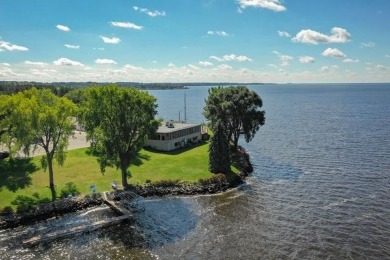 The legendary Dirty Oar Supper Club is the area's destination - Lake Commercial For Sale in Nekoosa, Wisconsin