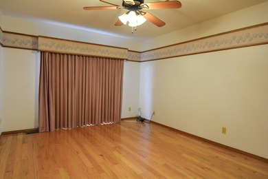 Welcome to lake life fun at Sandpiper Bay! This spacious - photo 13