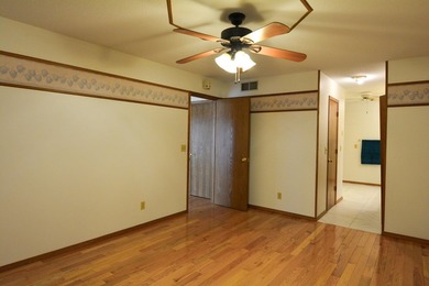Welcome to lake life fun at Sandpiper Bay! This spacious - photo 14