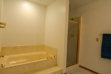 Welcome to lake life fun at Sandpiper Bay! This spacious - photo 16