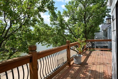 Welcome to lake life fun at Sandpiper Bay! This spacious - photo 21