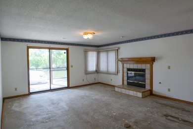 Welcome to lake life fun at Sandpiper Bay! This spacious - photo 23