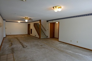 Welcome to lake life fun at Sandpiper Bay! This spacious - photo 25