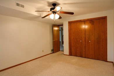 Welcome to lake life fun at Sandpiper Bay! This spacious - photo 27