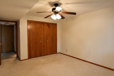 Welcome to lake life fun at Sandpiper Bay! This spacious - photo 28