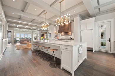 Luxury & Location! Are you hunting the absolutely incredible - photo 17