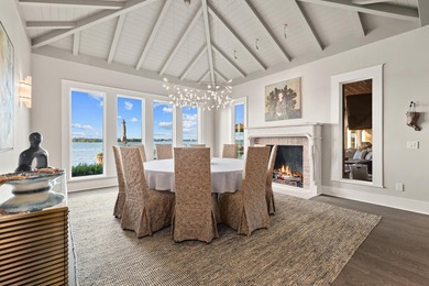 Luxury & Location! Are you hunting the absolutely incredible - photo 19