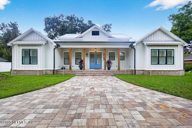 Stunner alert! Welcome to your dream home on the highly - photo 3