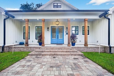 Stunner alert! Welcome to your dream home on the highly - photo 4