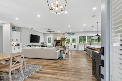 Stunner alert! Welcome to your dream home on the highly - photo 5