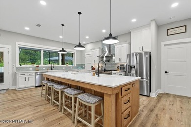 Stunner alert! Welcome to your dream home on the highly - photo 10