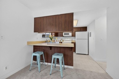 Welcome to this charming, low-maintenance 2-bedroom, 1 - photo 12