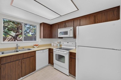 Welcome to this charming, low-maintenance 2-bedroom, 1 - photo 15