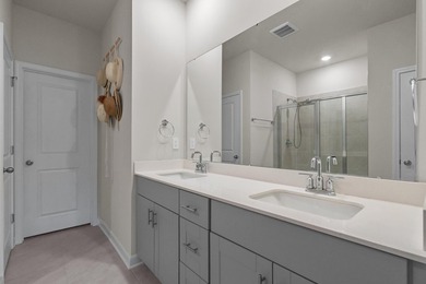 Welcome to this like-new, energy-efficient ranch home built in - photo 24