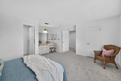 Welcome to this charming, low-maintenance 2-bedroom, 1 - photo 25