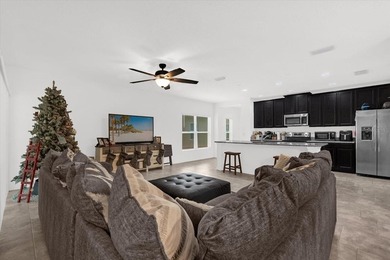 Welcome to this beautifully maintained single-story home - photo 3