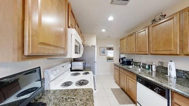 Beautiful Lake views. Nicely appointed rare 3 full Bathrooms, 2 - photo 4