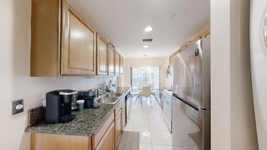 Beautiful Lake views. Nicely appointed rare 3 full Bathrooms, 2 - photo 6
