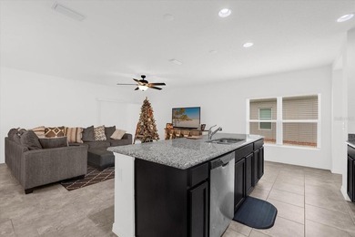 Welcome to this beautifully maintained single-story home - photo 8