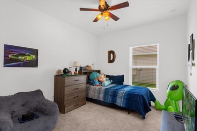 Welcome to this beautifully maintained single-story home - photo 10