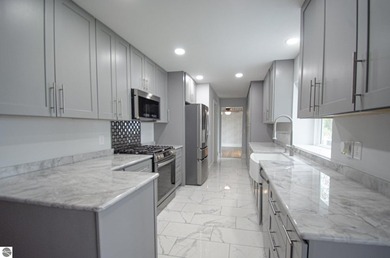 Set in the heart of Arcadia, this property offers a beautiful - photo 10