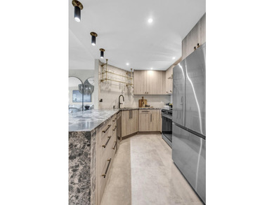 One-of-a-kind and unlike anything else in Essex Tower, this - photo 2