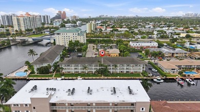 Fully remodeled 1-bedroom, 1-bath waterfront residence in Coral - photo 23