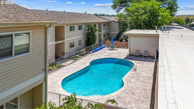 Welcome to easy riverfront living! This well-maintained - photo 3