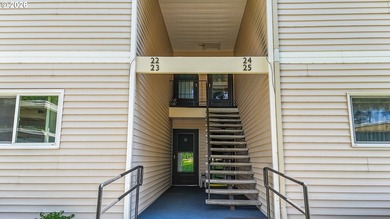 Welcome to easy riverfront living! This well-maintained - photo 4