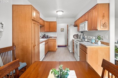Welcome to easy riverfront living! This well-maintained - photo 6