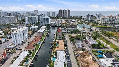 Fully remodeled 1-bedroom, 1-bath waterfront residence in Coral - photo 28